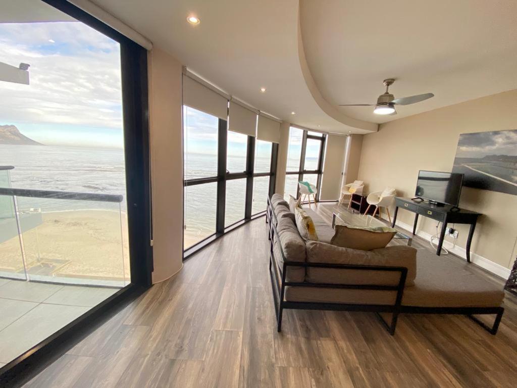 Loddey'S Self Catering Apartments - By Beach Collection Strand Exterior photo