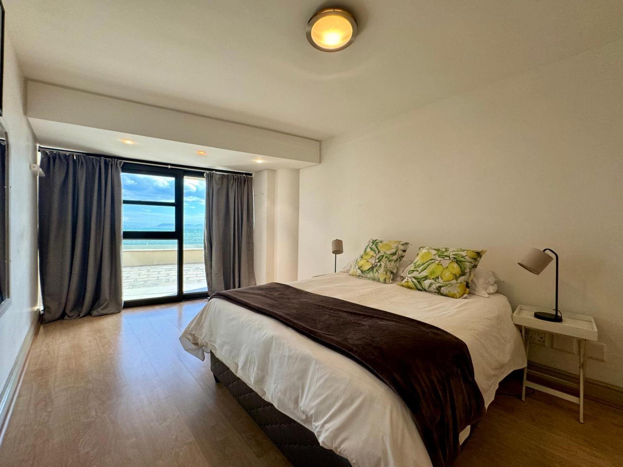 Loddey'S Self Catering Apartments - By Beach Collection Strand Exterior photo