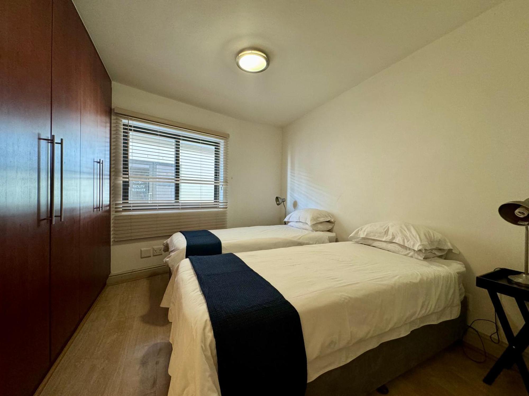 Loddey'S Self Catering Apartments - By Beach Collection Strand Exterior photo