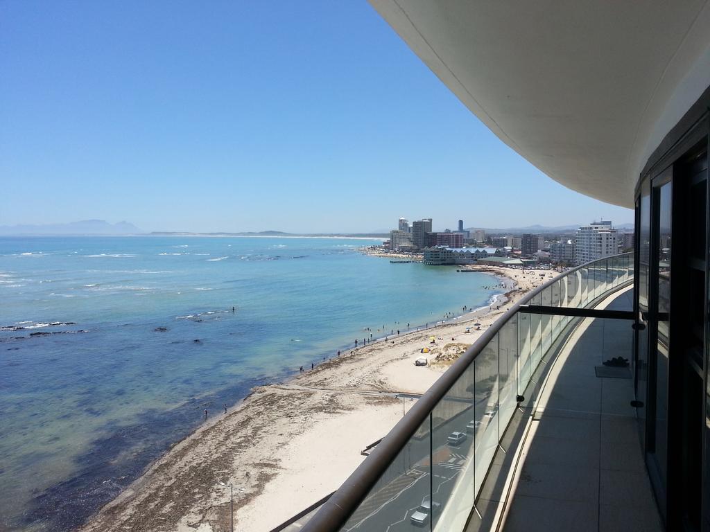 Loddey'S Self Catering Apartments - By Beach Collection Strand Room photo